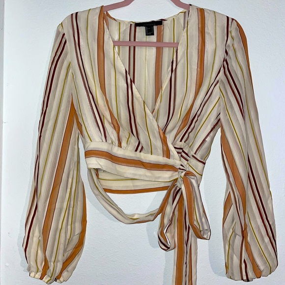 Wrap around mid torso top puff sleeves - Picture 1 of 2